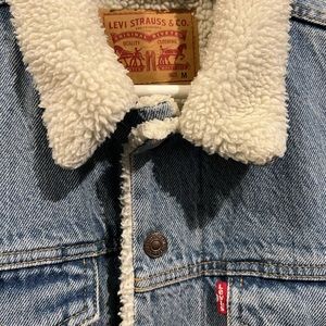 Sherpa Lined Levi’s Jean Jacket Size M